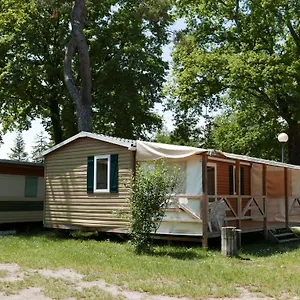 https://camping-la-pinde.hotels-rhonealpes.com